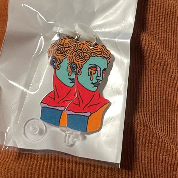🖼️ Colourful Modern Art Spoof Dangler Earrings Crying Statue 🖼️ - Picture 2 of 4